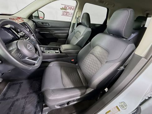 Certified 2025 Nissan Pathfinder SV AWD/4WD image 25
