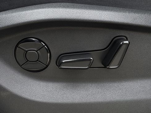 New 2026 Volkswagen Tiguan SE FWD image 25