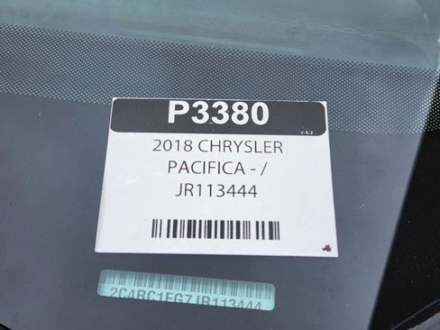 Used 2018 Chrysler Pacifica Touring Plus FWD image 26