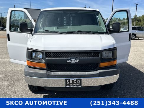 Used 2015 Chevrolet Express 2500 image 32
