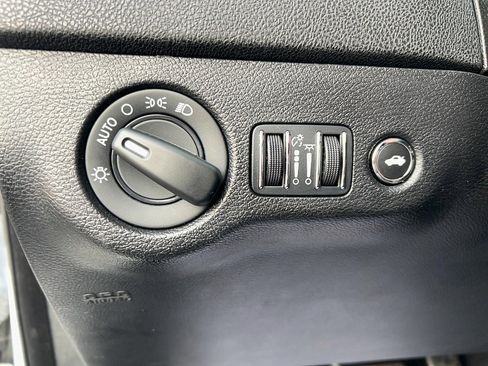 Used 2023 Dodge Charger R/T w/ Blacktop Package image 16