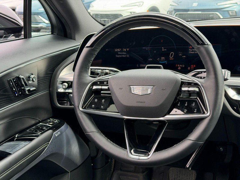 Used 2025 Cadillac Lyriq Luxury w/ LPO, Floor Liner Package AWD/4WD image 13