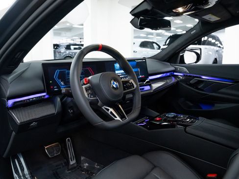 Used 2025 BMW M5 Touring AWD/4WD image 21