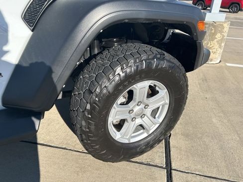 Used 2022 Jeep Wrangler Unlimited Sport w/ Sun And Sound Package image 17