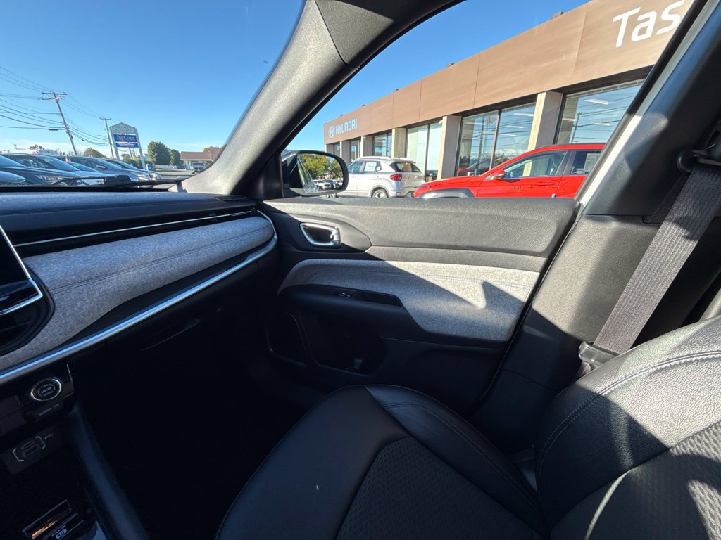 Used 2024 Jeep Compass Latitude AWD/4WD image 26