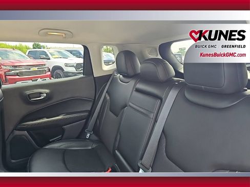 Used 2019 Jeep Compass Latitude w/ Cold Weather Group AWD/4WD image 14