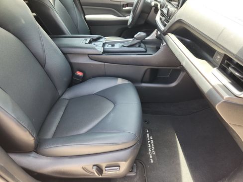 Used 2024 Toyota Grand Highlander FWD image 17