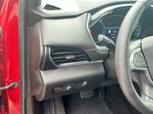 Used 2023 Chevrolet Traverse RS FWD image 10