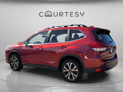 Used 2023 Subaru Forester Limited image 3