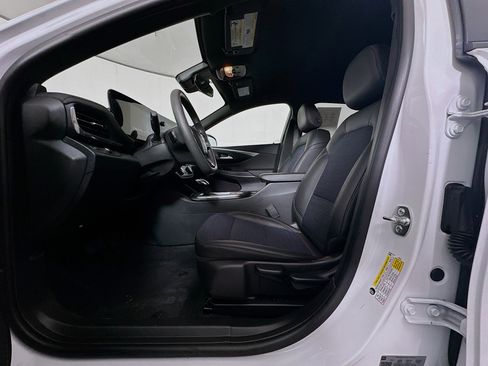 Used 2025 Buick Envista Preferred image 13