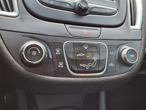 Used 2018 Chevrolet Malibu LS FWD image 8
