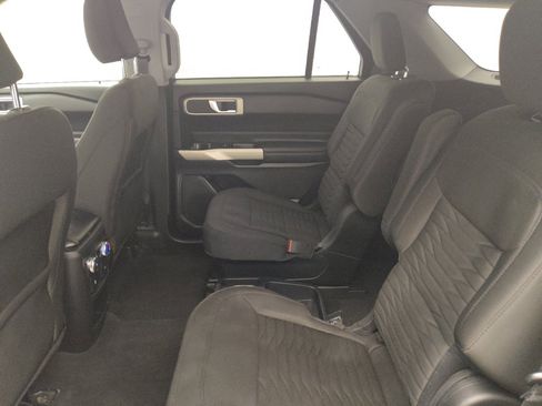 Used 2021 Ford Explorer XLT RWD image 18