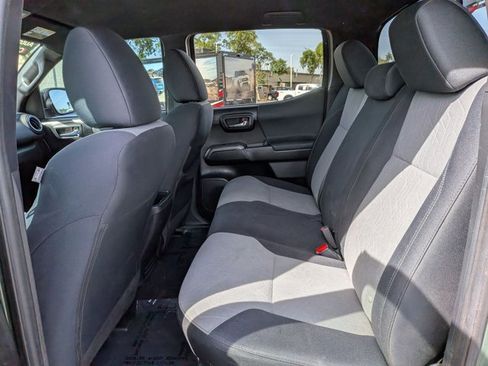 Used 2022 Toyota Tacoma TRD Off-Road AWD/4WD image 22