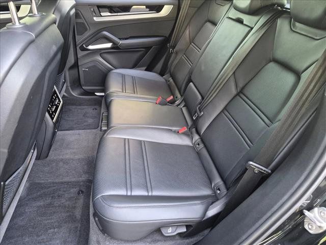 Used 2025 Porsche Cayenne AWD/4WD image 20