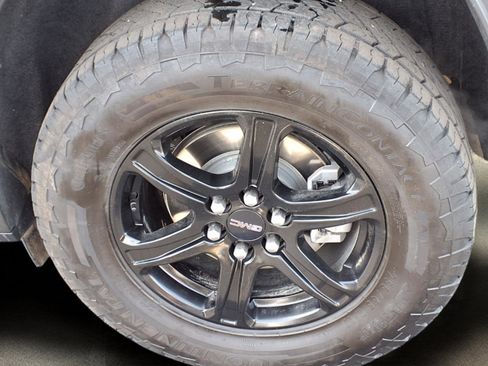 Used 2023 GMC Acadia AT4 w/ Preferred Package image 35