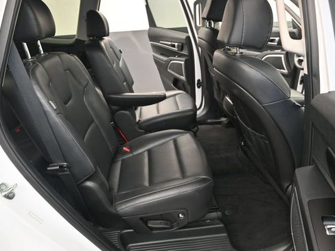 Used 2025 Kia Telluride S FWD image 30