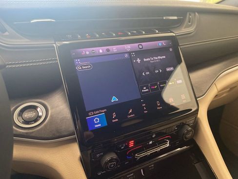 Used 2023 Jeep Grand Cherokee Limited w/ Black Appearance Package image 29