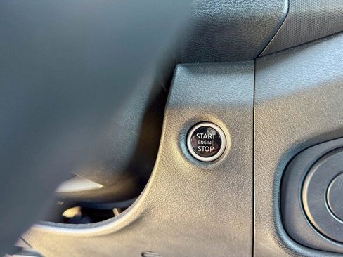 Used 2024 Nissan Frontier SV w/ SV Convenience Package image 32