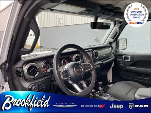 Used 2023 Jeep Gladiator Overland image 35