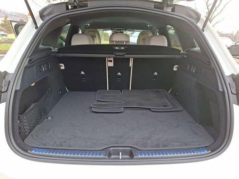 Used 2025 Mercedes-Benz GLC 300 4MATIC image 26