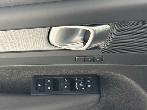 Used 2025 Volvo XC40 B5 Core w/ Protection Package Premier image 17