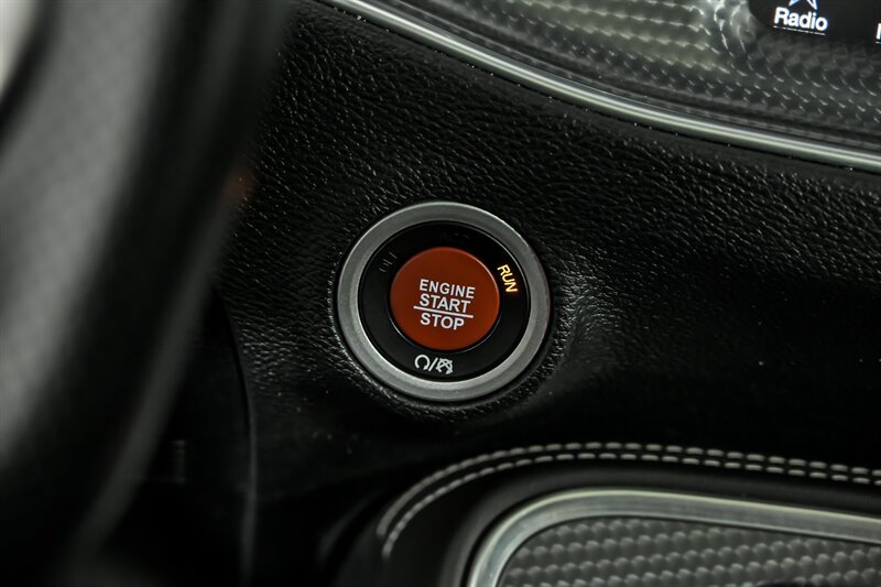 Used 2016 Dodge Challenger SRT Hellcat RWD image 24