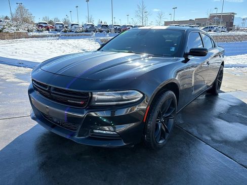 Used 2018 Dodge Charger GT image 3