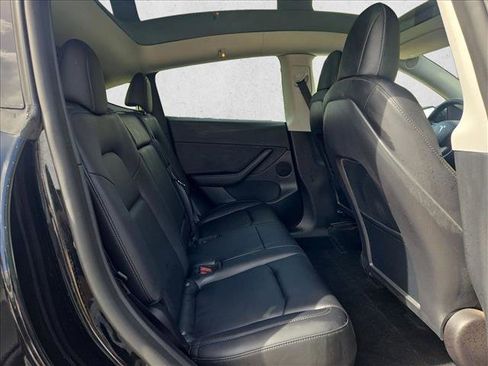 Used 2022 Tesla Model Y Long Range image 19