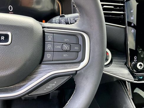 Used 2023 Jeep Wagoneer Series II w/ Premium Group I image 32