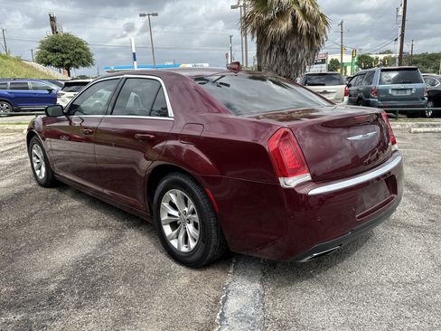 Used 2016 Chrysler 300 Limited RWD image 5