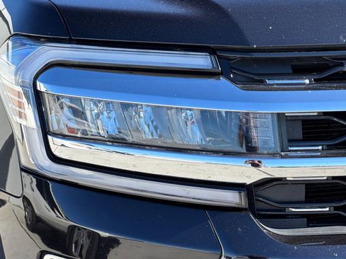 Used 2024 Ford Expedition Limited image 9