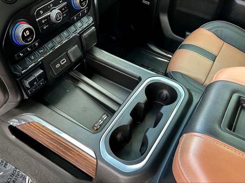 Used 2022 Chevrolet Silverado 3500 High Country w/ Technology Package image 14