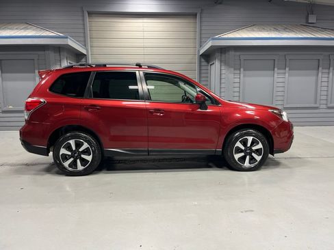 Used 2017 Subaru Forester 2.5i Premium w/ All-Weather Package AWD/4WD image 8