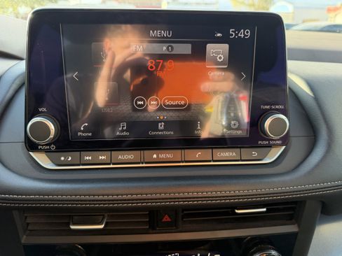 Used 2023 Nissan Rogue SV FWD image 14