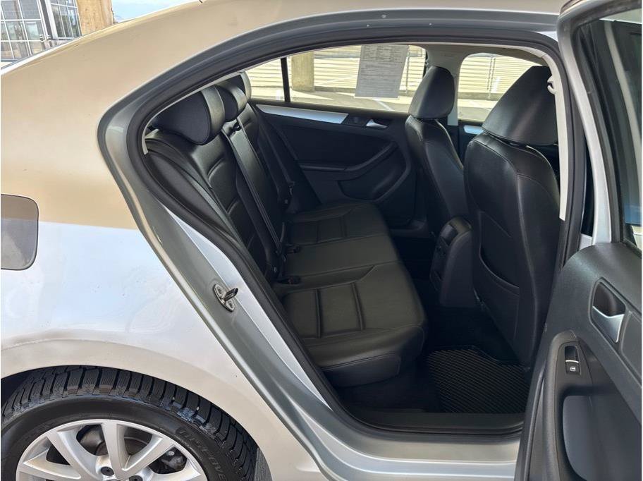 Used 2013 Volkswagen Jetta SE FWD image 13