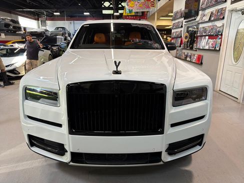 Used 2023 Rolls-Royce Cullinan AWD/4WD image 2