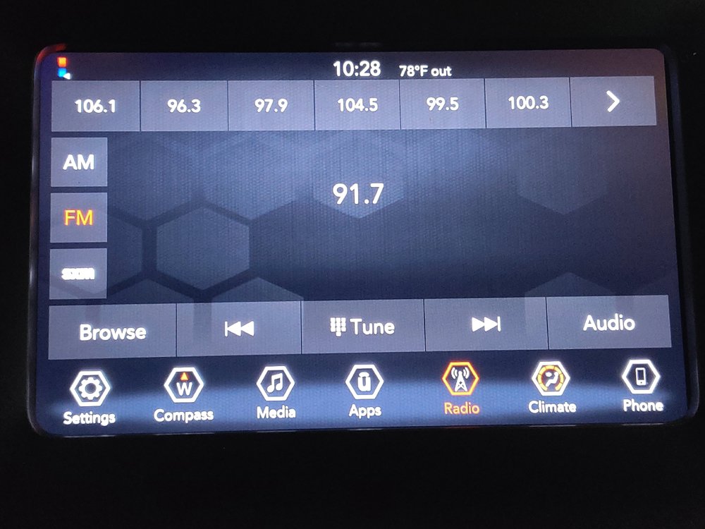 Used 2019 Jeep Cherokee Latitude Plus FWD image 25