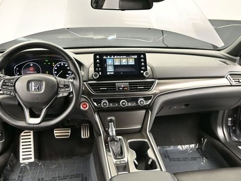 Used 2018 Honda Accord Sport image 16