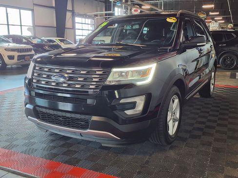Used 2016 Ford Explorer XLT w/ Equipment Group 202A AWD/4WD image 4
