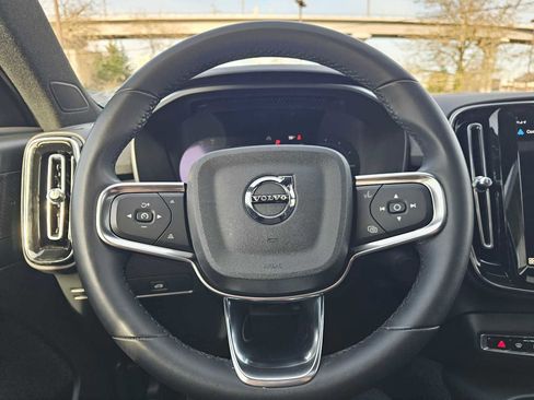 Used 2023 Volvo XC40 Recharge Ultimate image 27