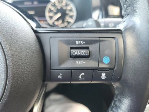 Used 2022 Nissan Pathfinder SV w/ SV Premium Package FWD image 35