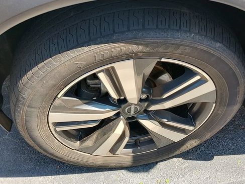 Certified 2025 Nissan Rogue SL FWD image 10
