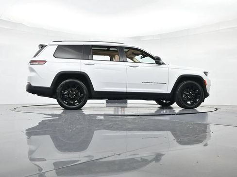 Used 2021 Jeep Grand Cherokee L Limited w/ Luxury Tech Group II AWD/4WD image 37