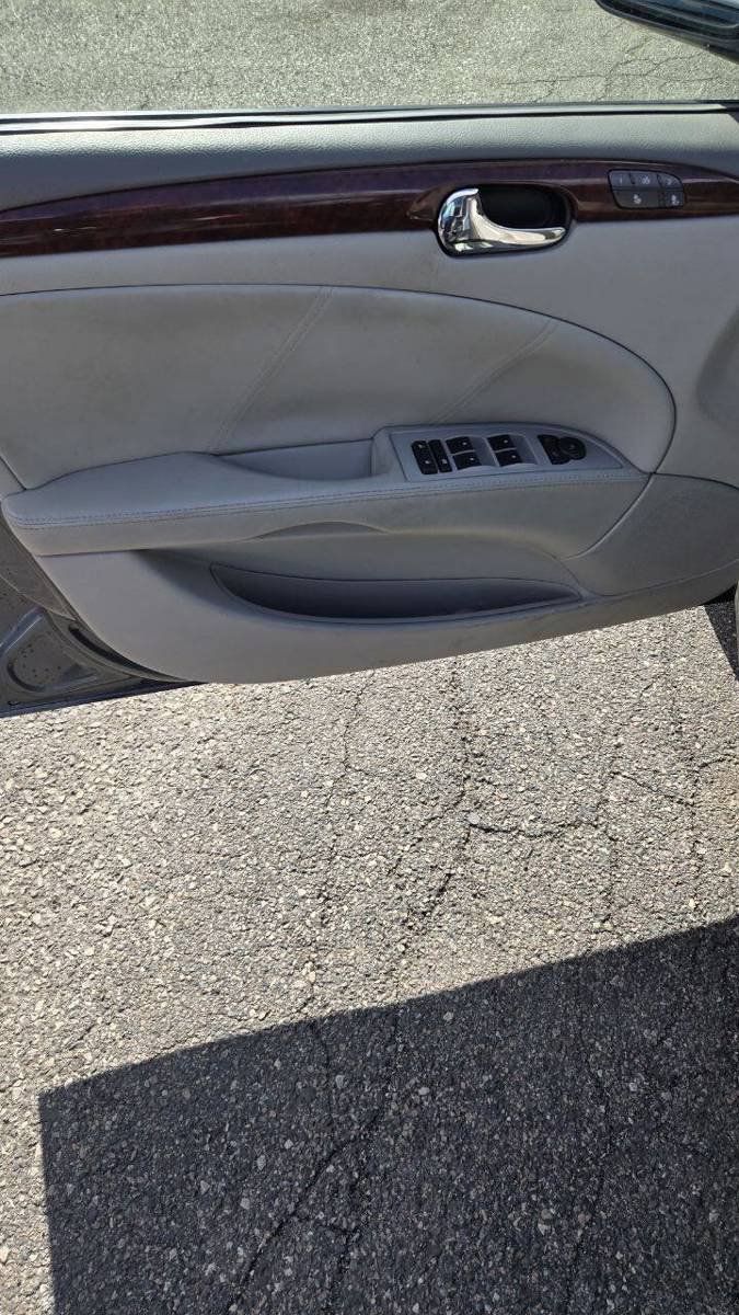 Used 2010 Buick Lucerne CXL FWD image 8