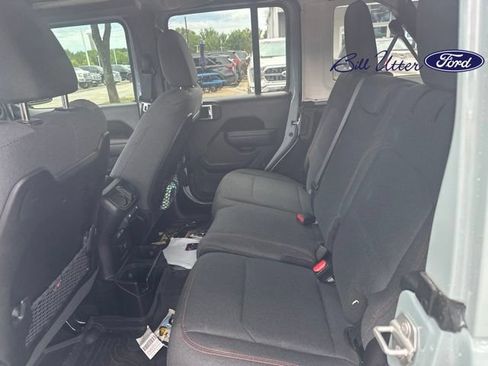 Used 2024 Jeep Wrangler Unlimited Rubicon w/ Technology Group AWD/4WD image 5