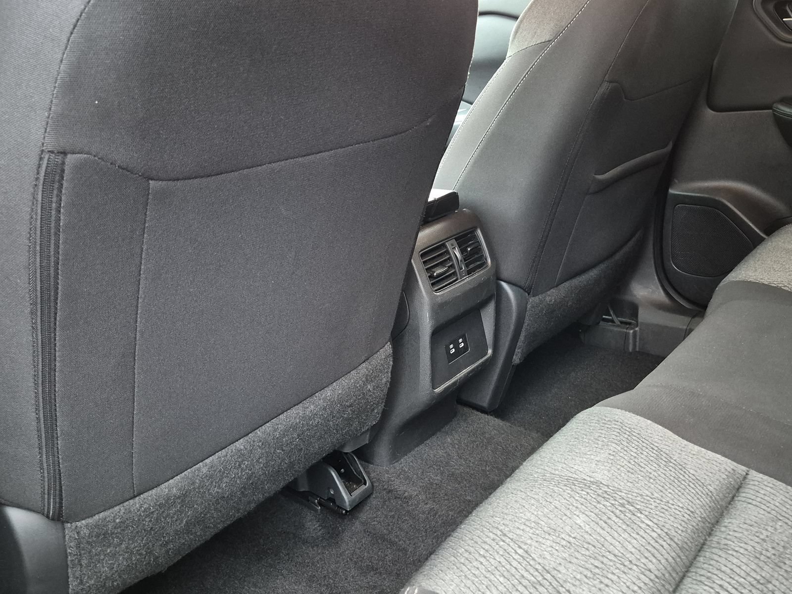 Used 2025 Nissan Rogue SV AWD/4WD image 18
