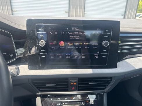 Used 2025 Volkswagen Jetta SE FWD image 13