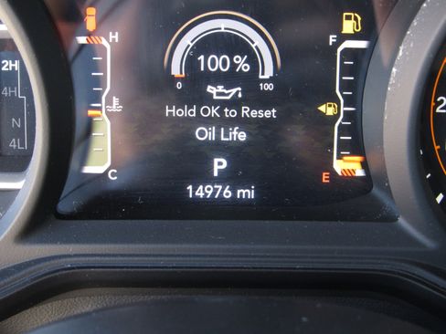 Used 2024 Jeep Wrangler Unlimited Rubicon w/ Technology Group image 28