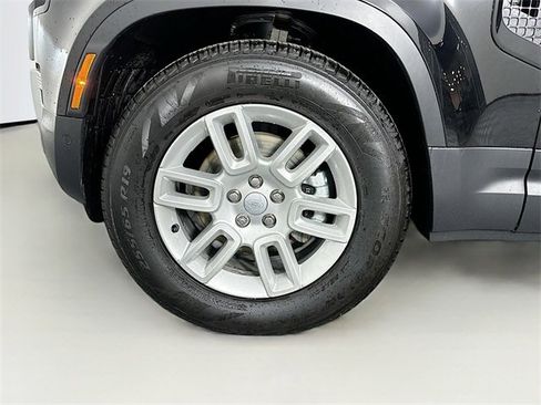 Used 2025 Land Rover Defender 110 S image 32