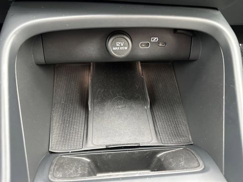 Certified 2024 Volvo XC40 B5 Core image 30